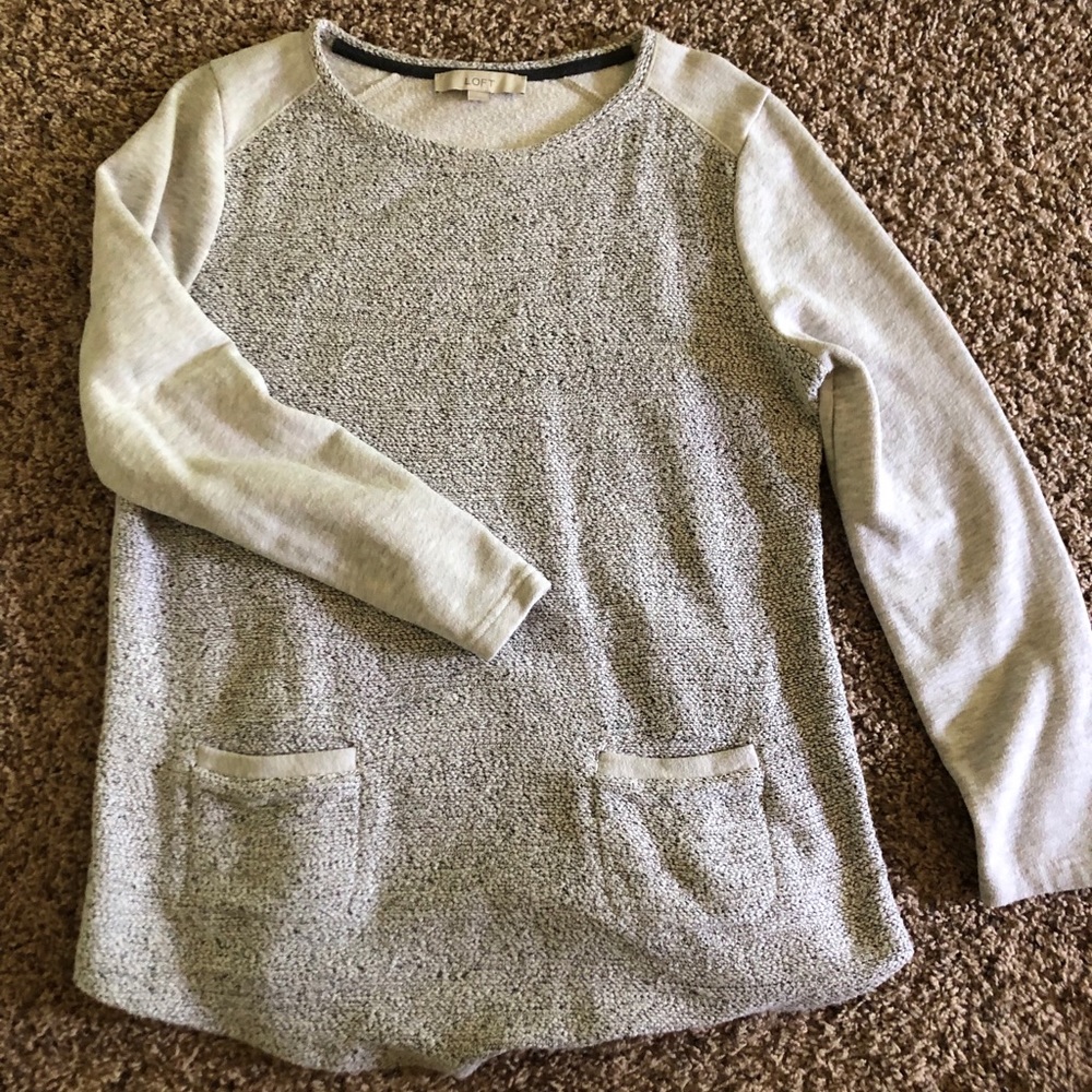 Grey sweatshirt